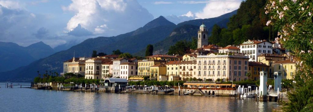Bellagio Lake Como: Docks in front of multi-storied buildings at the shore of a lake